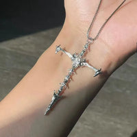Vintage Cross Pendant Goth Necklace — in alternativa