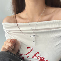 Vintage Cross Pendant Goth Necklace — dettaglio della stampa