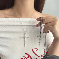 Vintage Cross Pendant Goth Necklace — dettaglio