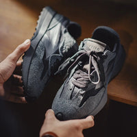 Vintage Thick soled Black Trainers — dettaglio