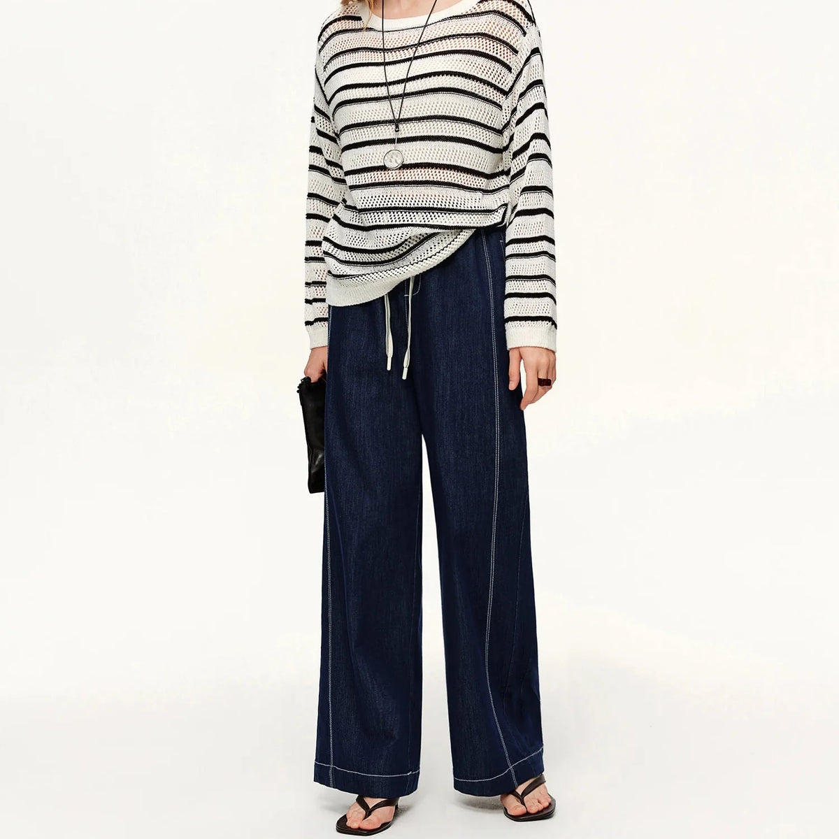 Womens Contrast Topstitching Straight Leg Jeans — vista frontale