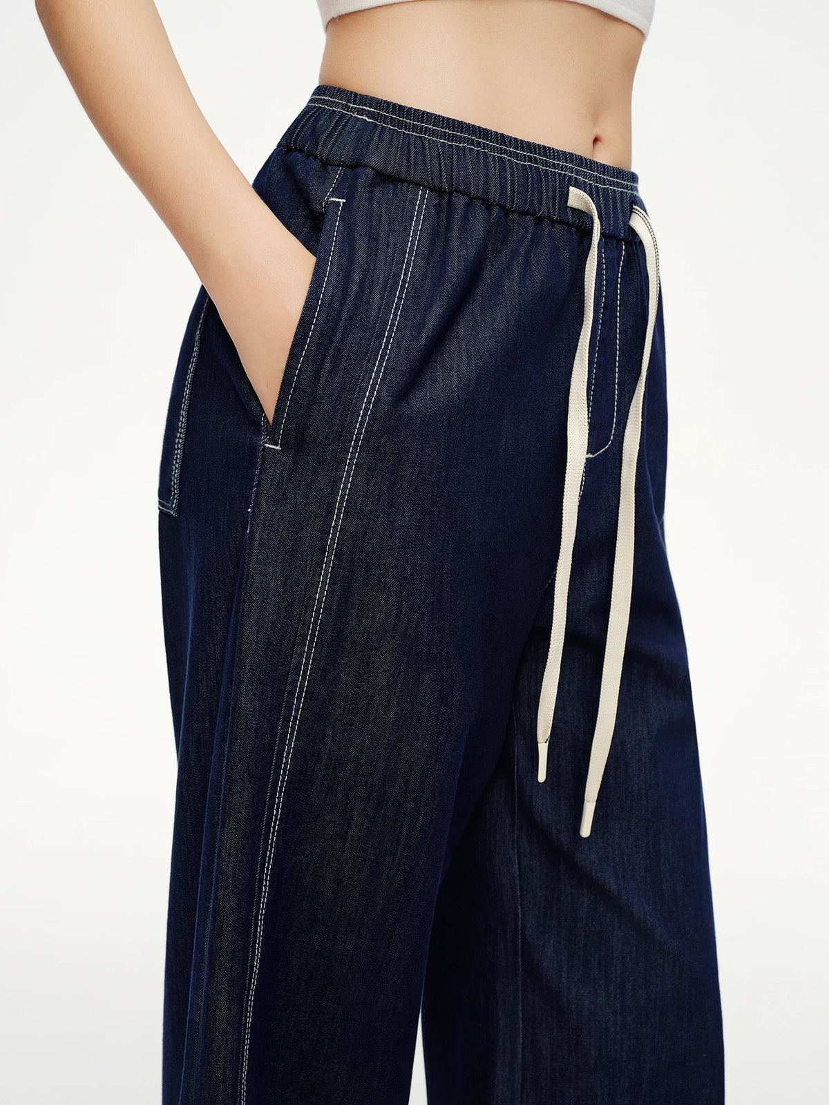 Womens Contrast Topstitching Straight Leg Jeans — dettaglio