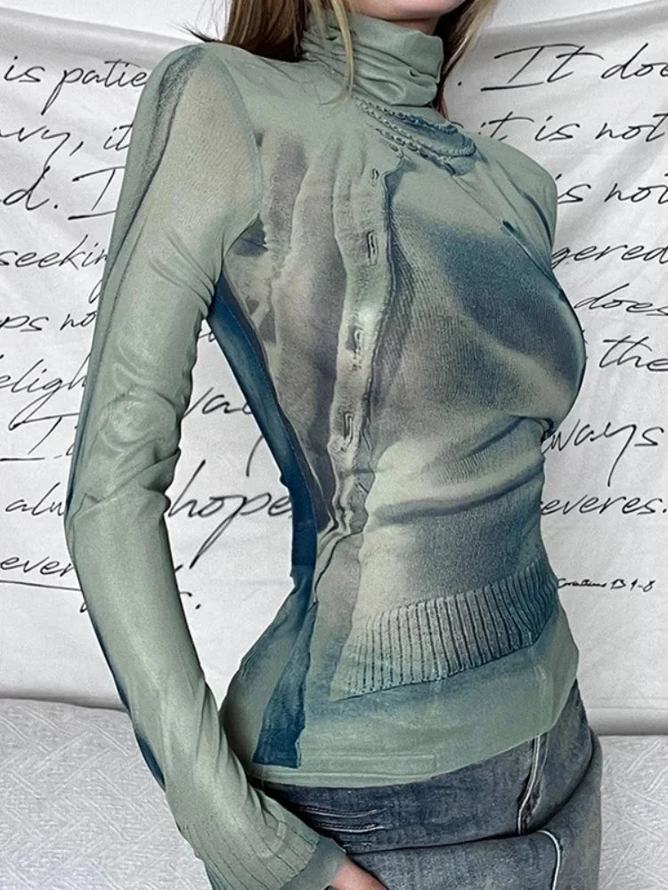 Womens Long Sleeve Turtle Neck Graphic Top — dettaglio della stampa
