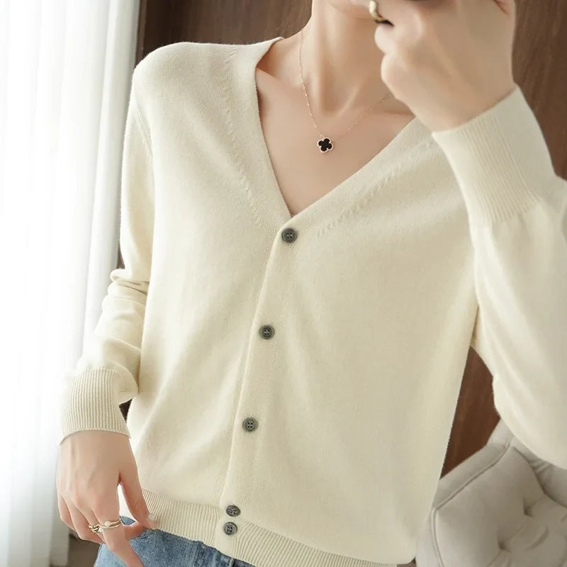 Womens Long Sleeve V Neck Button Up Cardigan — vista frontale