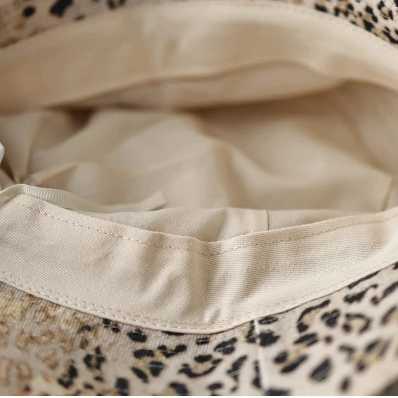 Worn Leopard Print Bucket Hat — in alternativa