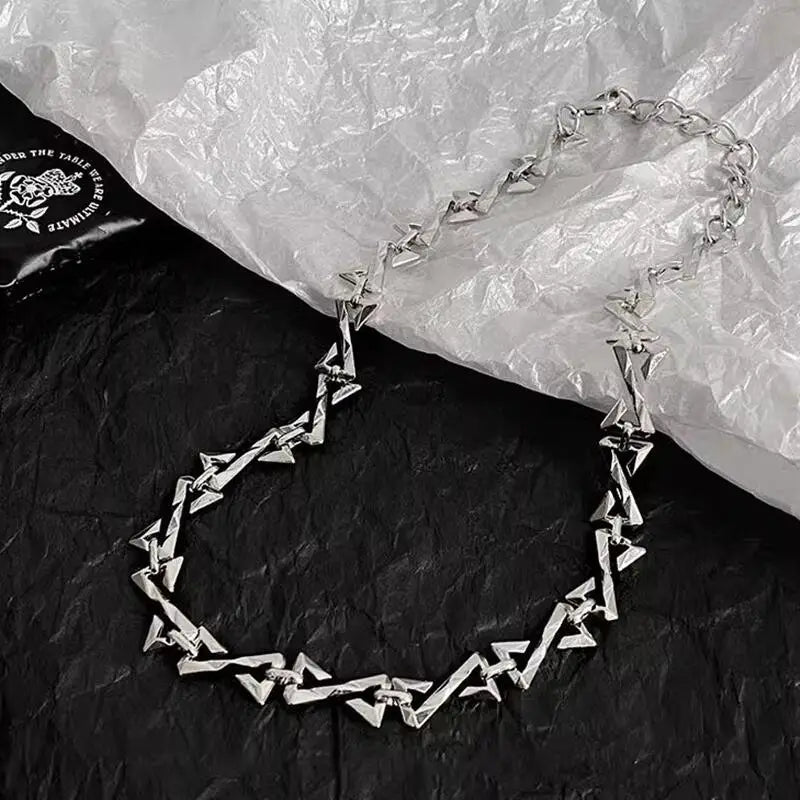 Z Chain Necklace — vista completa