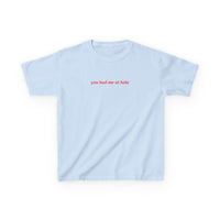 You Had Me At Hola Baby Tee — dettaglio della stampa